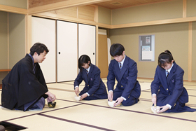 豊富な選択授業と実践的科目