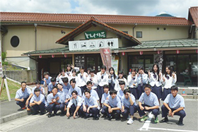 自ら学ぶ力を育てる先輩と後輩の強い繋がり
